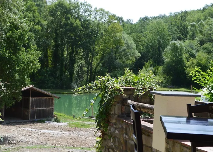 Bioagriturismo Tenuta Montenuovo Lantgård