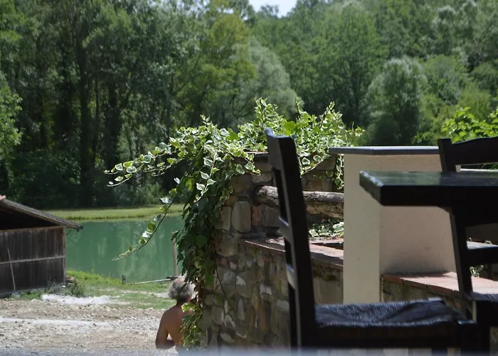 Bioagriturismo Tenuta Montenuovo * Calvera