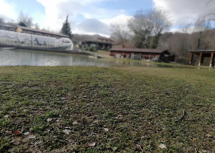 Bioagriturismo Tenuta Montenuovo Lantgård *